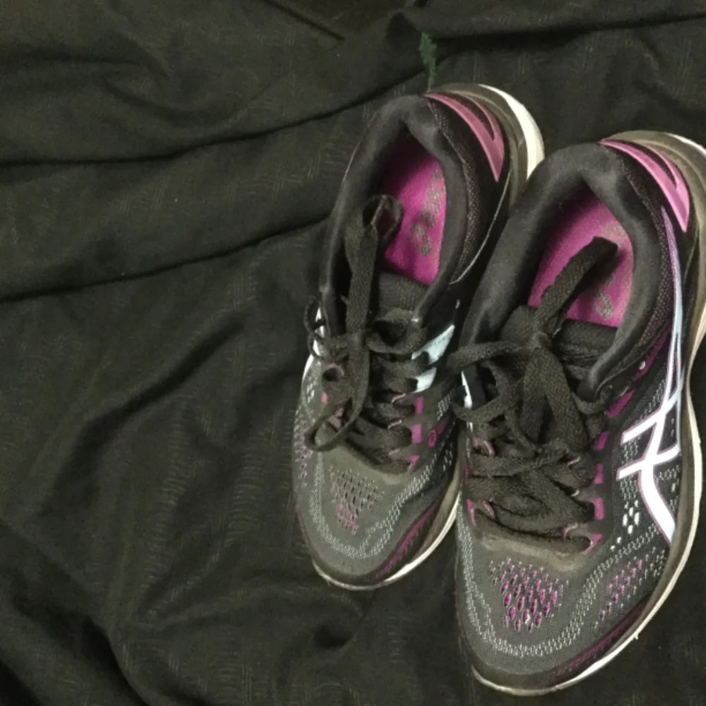 Size 6 ASICS - Picture 2 of 2